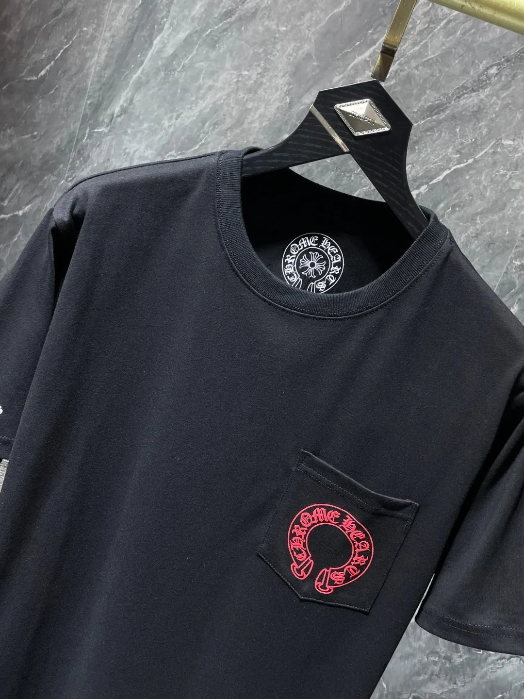 P140 ✨New arrival✨ Chrome Hearts 25ss High gram weight environmentally friendly high-quality top fabric 260g~270g Chrome classic phantom cross group red horseshoe short sleeves Imported environmentally friendly glue printing and dyeing Counter synchronization 1:1 replica version 🌈Recommended colors: black white pink 🌈 Size: S, M, L, XL